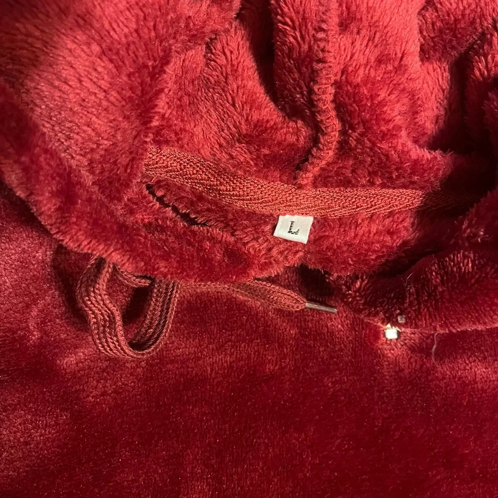 Plush Red Half-Zip Hoodie Sweater Women’s Size Large – Soft Fuzzy Pullover - Picture 4 of 6